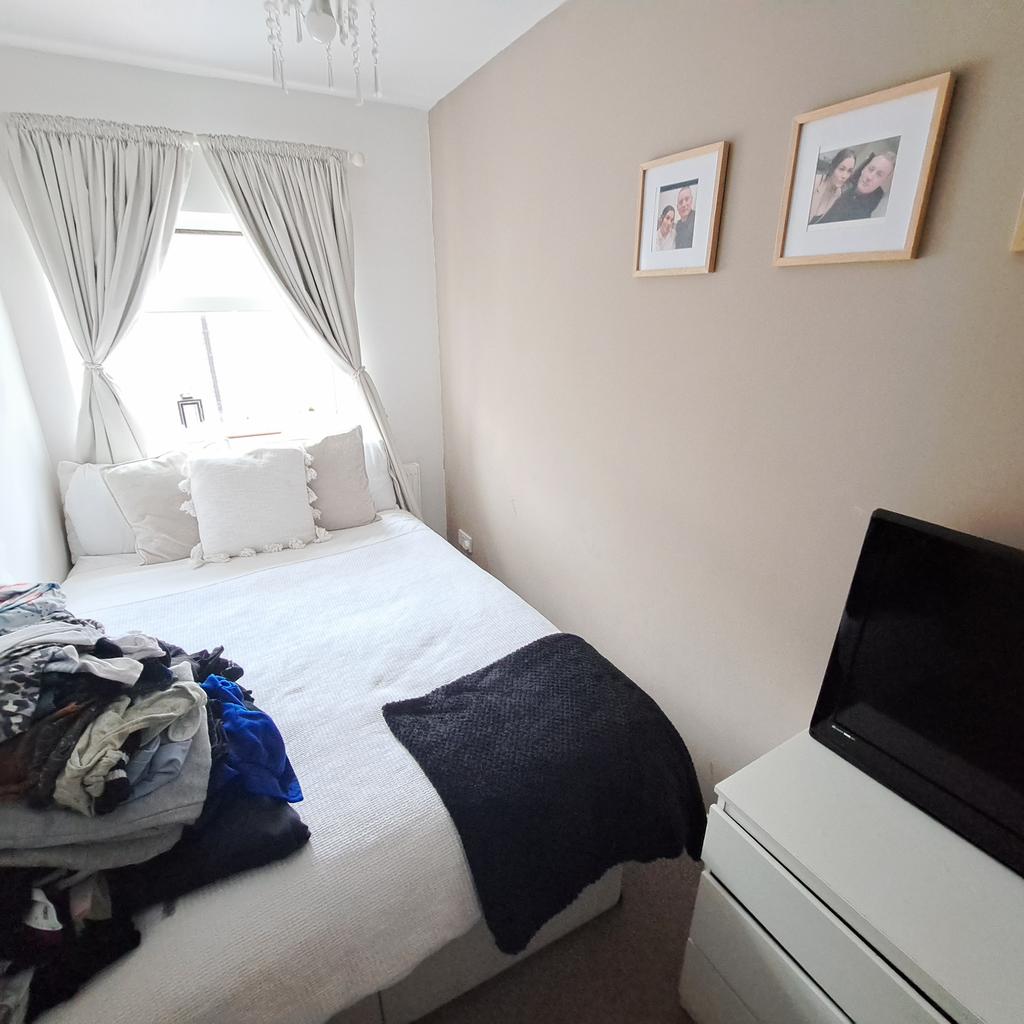 Bed 3 with furniture