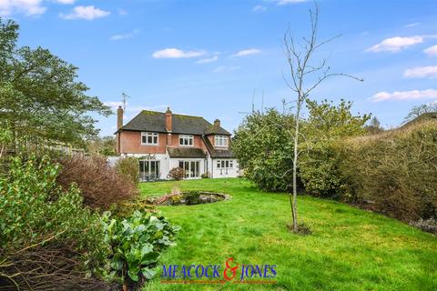 4 bedroom detached house for sale, Shenfield Crescent, Brentwood
