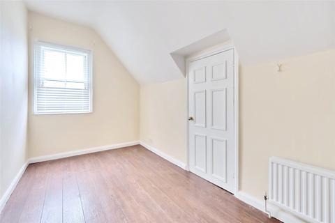 2 bedroom apartment to rent, Manor Road, Wallington SM6