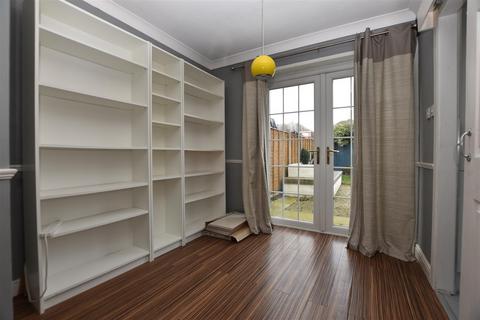 3 bedroom semi-detached house for sale, Sunningdale Road, Hessle