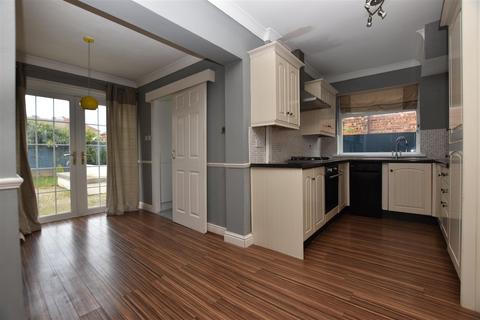 3 bedroom semi-detached house for sale, Sunningdale Road, Hessle