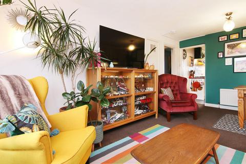 2 bedroom flat for sale, 5/5 Oxgangs Crescent, Edinburgh, EH13 9HQ