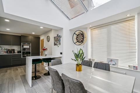 2 bedroom semi-detached house for sale, Meadow Lane, Beaconsfield, HP9