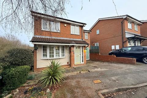 3 bedroom detached house to rent, Rochford Drive, Luton, LU2