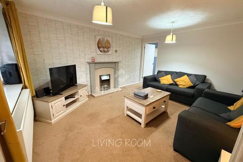 3 bedroom detached house to rent, Rochford Drive, Luton, LU2
