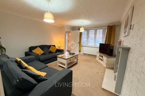 3 bedroom detached house to rent, Rochford Drive, Luton, LU2