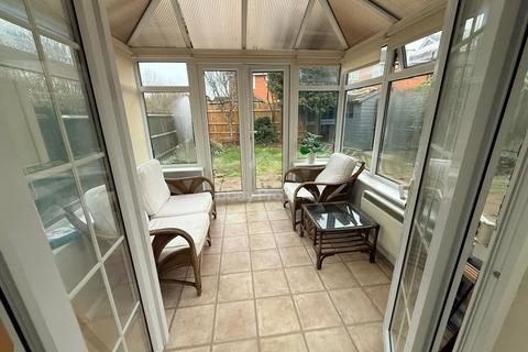 3 bedroom detached house to rent, Rochford Drive, Luton, LU2
