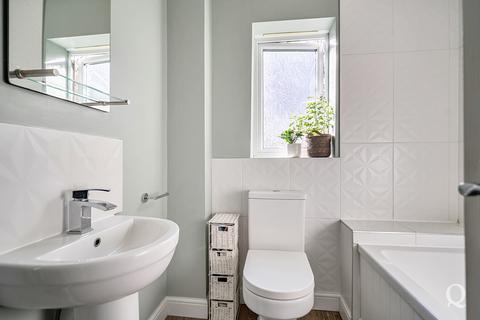 2 bedroom end of terrace house for sale, Emerald Crescent, Sittingbourne, Kent, ME10
