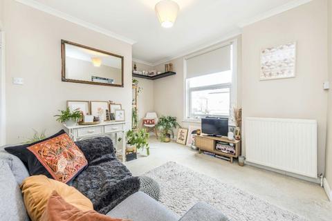 1 bedroom flat to rent, Charlmont Road, London SW17