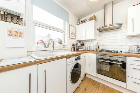 1 bedroom flat to rent, Charlmont Road, London SW17