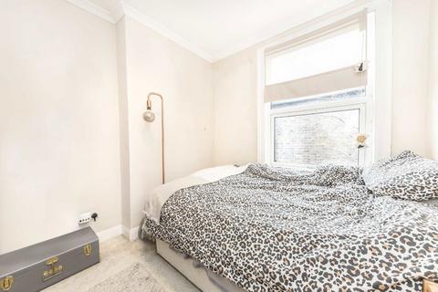 1 bedroom flat to rent, Charlmont Road, London SW17