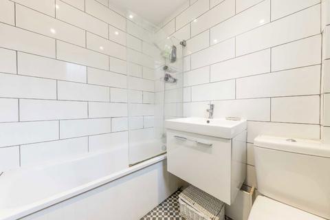 1 bedroom flat to rent, Charlmont Road, London SW17