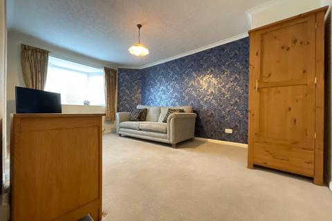 2 bedroom flat for sale, Holbeck Hill, Normanton Rise, YO11