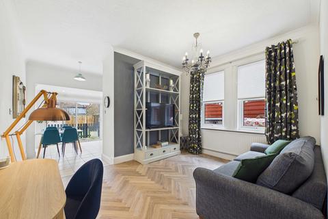 2 bedroom flat for sale, Grosvenor Road, Westcliff-on-sea, SS0