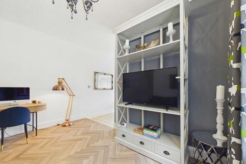 2 bedroom flat for sale, Grosvenor Road, Westcliff-on-sea, SS0