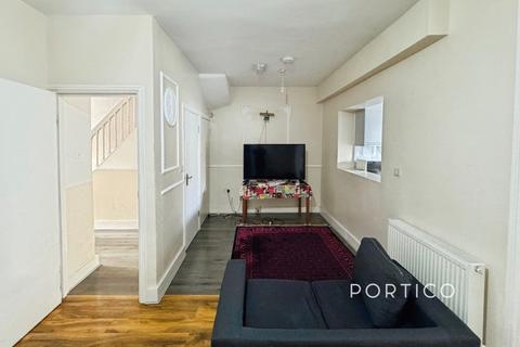 3 bedroom terraced house to rent, Kempton Road, E6