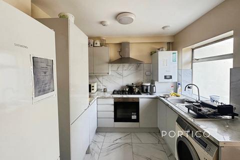 3 bedroom terraced house to rent, Kempton Road, E6