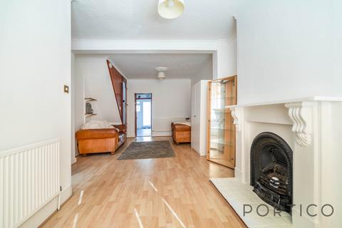 2 bedroom semi-detached house to rent, Faringford Road, E15
