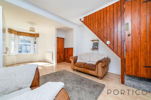2 bedroom semi-detached house to rent, Faringford Road, E15