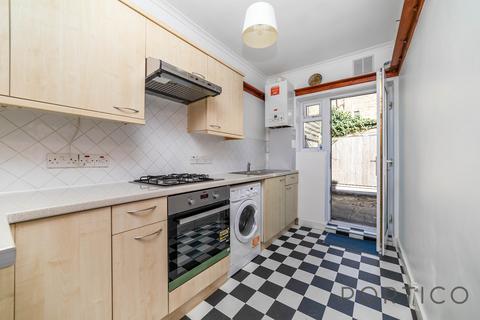2 bedroom semi-detached house to rent, Faringford Road, E15