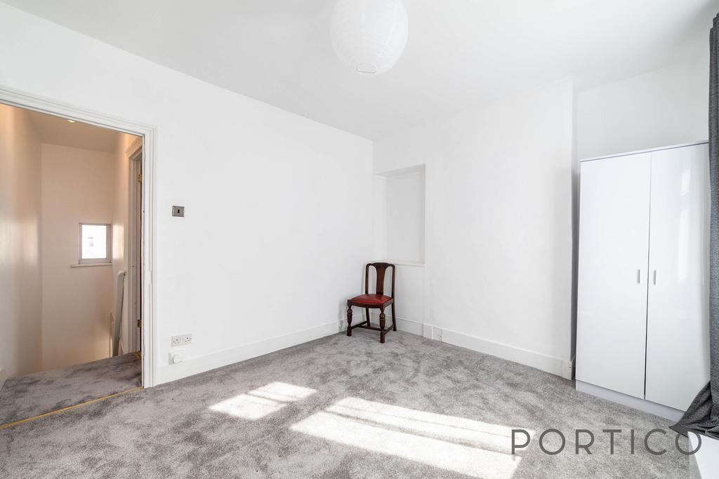 Front Bedroom (2)
