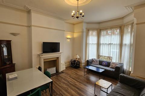 6 bedroom terraced house to rent, Ashleigh Road, Leicester