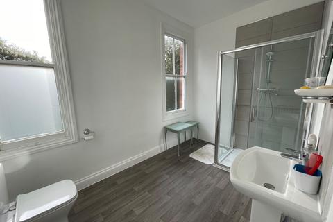 6 bedroom terraced house to rent, Ashleigh Road, Leicester