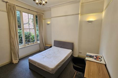 6 bedroom terraced house to rent, Ashleigh Road, Leicester