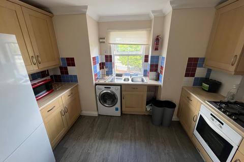 3 bedroom flat to rent, Venneit Close, Oxford