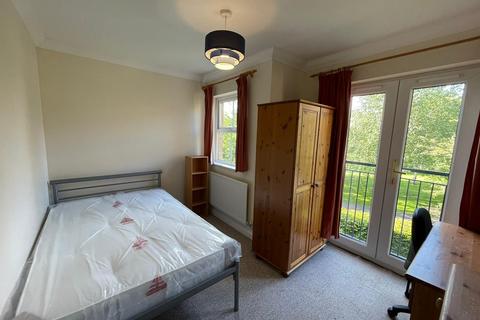 3 bedroom flat to rent, Venneit Close, Oxford