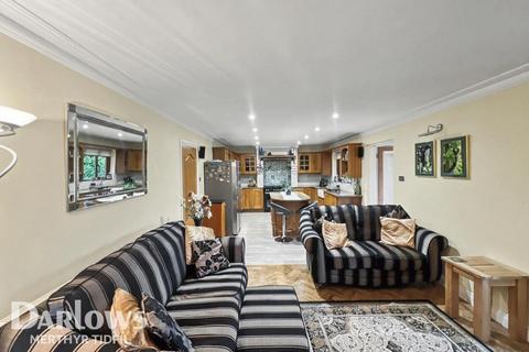 undefined, Cwrt Nant Llwynog, Treharris