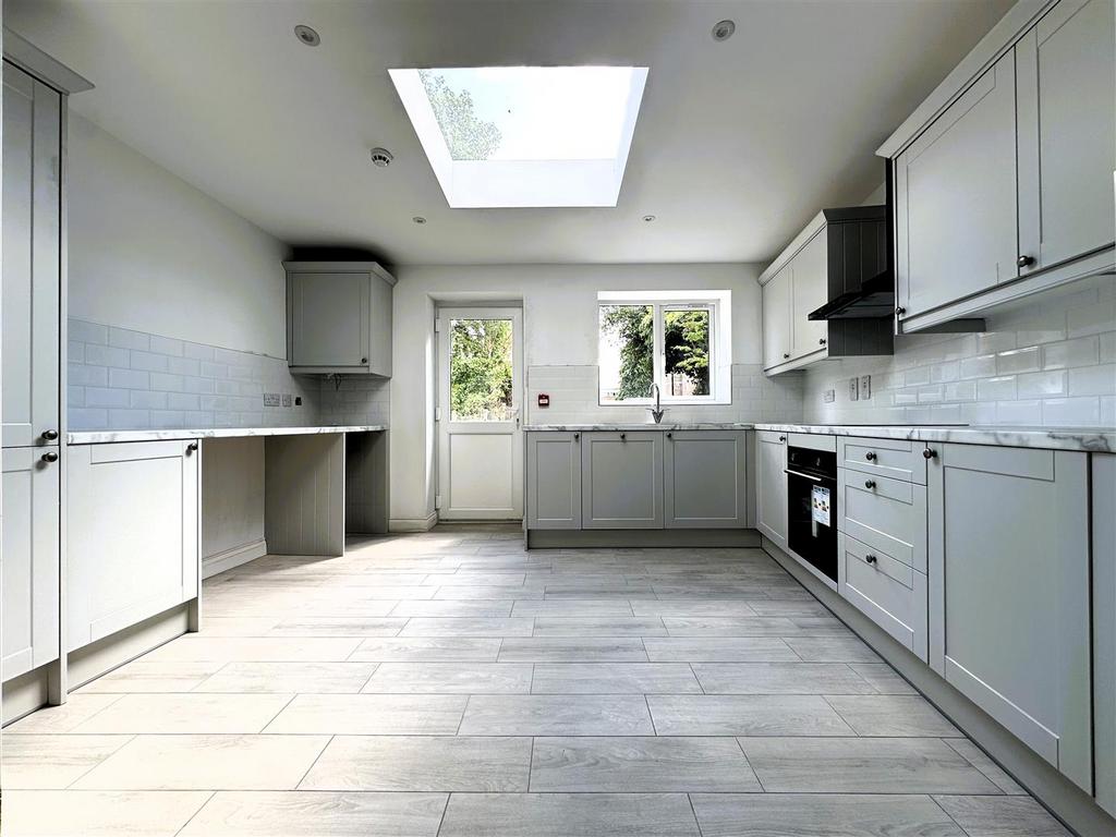 Kitchen III.jpg