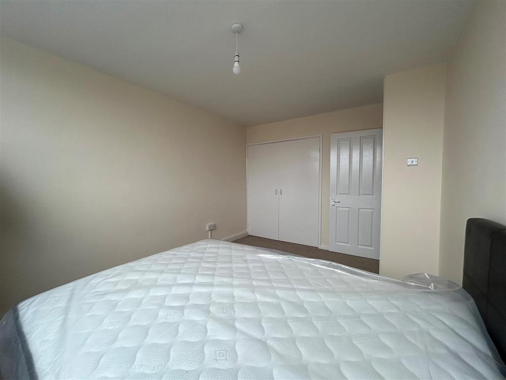 Bed 1.jpg