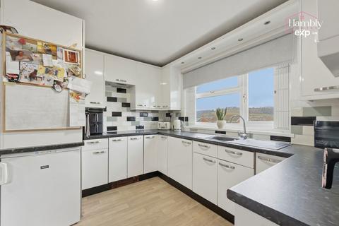 4 bedroom detached house for sale, Golf Road, Pontypool NP4