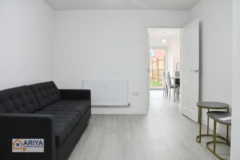 2 bedroom semi-detached house to rent, Siskin Road, Glebelands, Leicester LE4