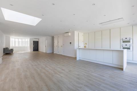 4 bedroom semi-detached house to rent, Moat Drive Harrow HA1