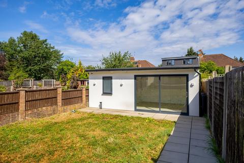 4 bedroom semi-detached house to rent, Moat Drive Harrow HA1