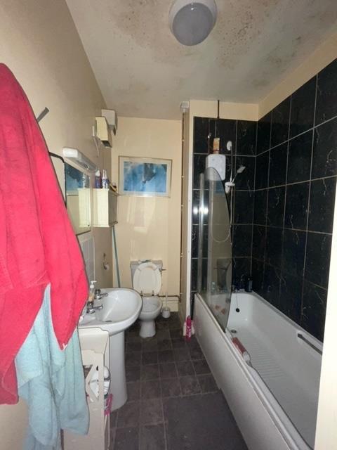 Flat 2,,,,.jpg