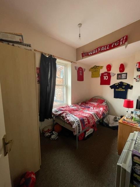 Flat 2,,,.jpg