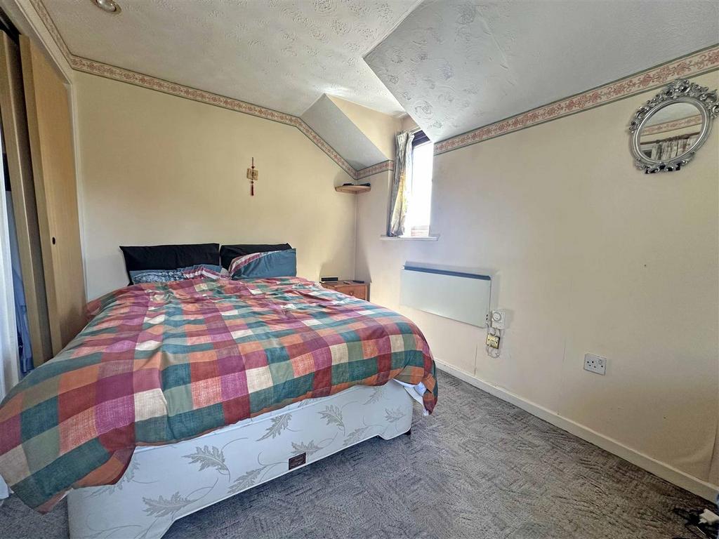 Bed 1.jpg