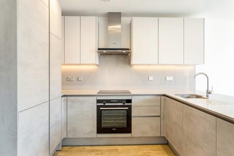 2 bedroom apartment to rent, Quayle Crescent London N20