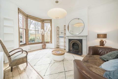 2 bedroom flat for sale, Newton Avenue, London W3
