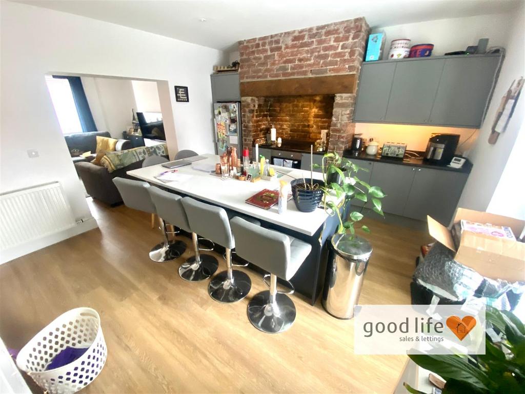 20260215 111706136 i OS9henrystreetsouth.jpg