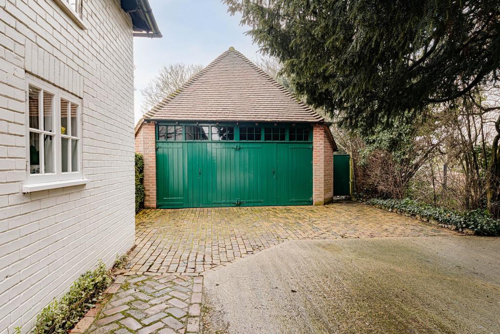 Double Garage (1)