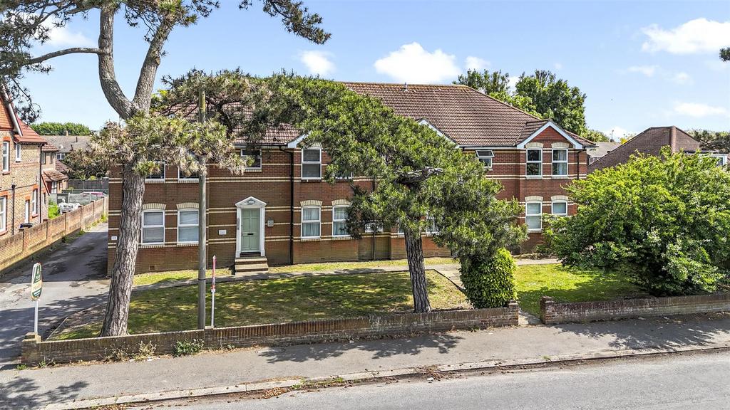 Woodsdale Court, 6 01.JPG