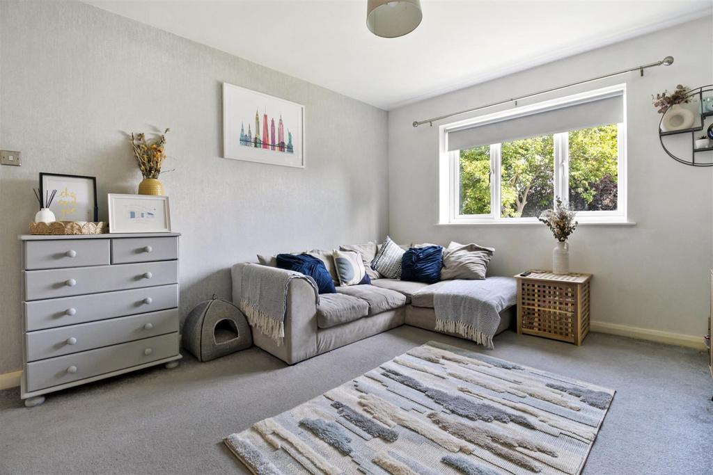 Woodsdale Court, 6 04.JPG