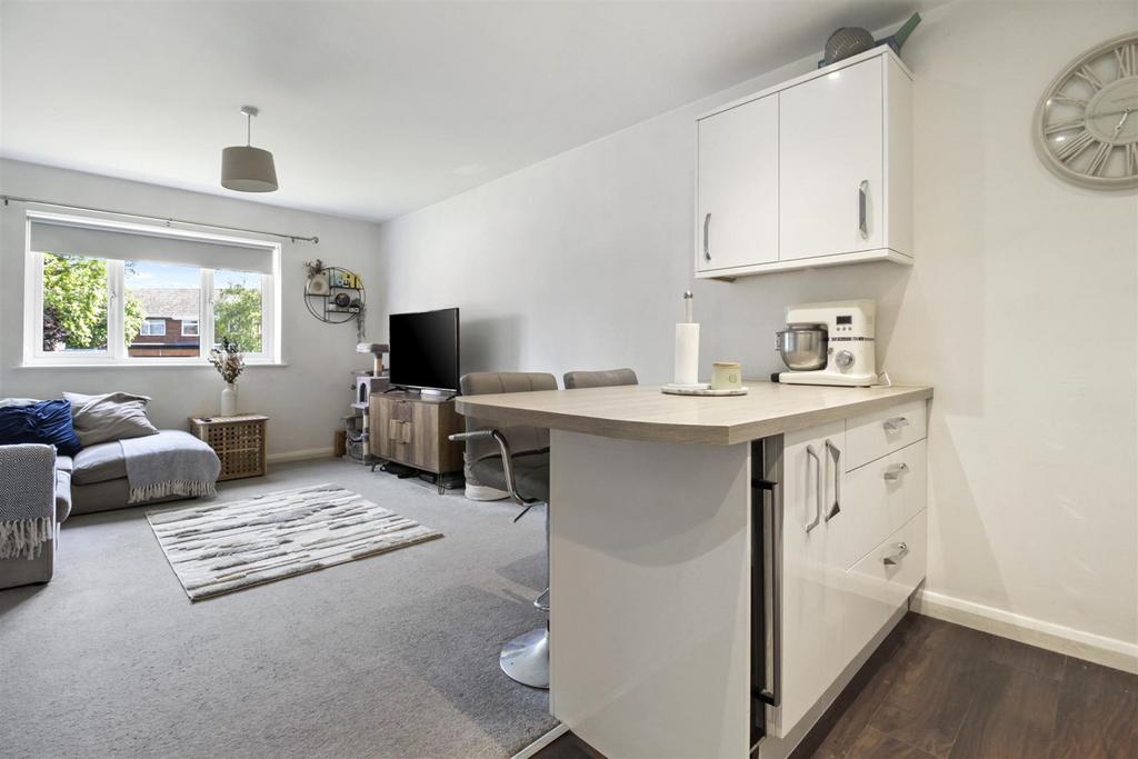 Woodsdale Court, 6 08.JPG