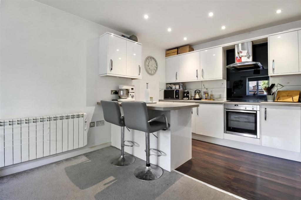 Woodsdale Court, 6 06.JPG