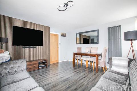2 bedroom flat to rent, Black Rod Close, Hayes, Middlesex