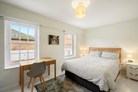 2 bedroom terraced house for sale, Copenhagen Gardens, Chiswick, London W4